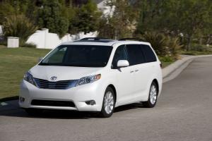 Toyota Sienna LE 2010 года